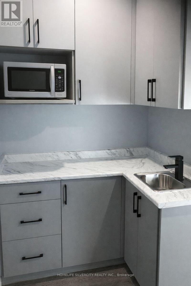 7 - 7895 Tranmere Drive, Mississauga, Ontario  L5S 1L9 - Photo 5 - W12653770