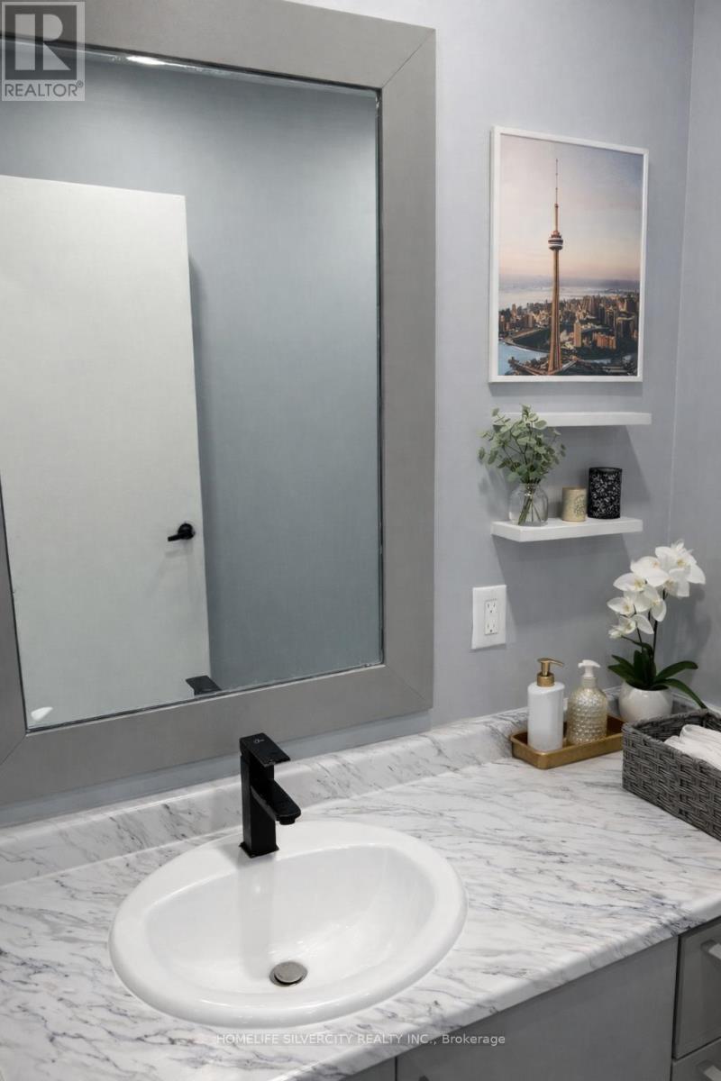 7 - 7895 Tranmere Drive, Mississauga, Ontario  L5S 1L9 - Photo 7 - W12653770