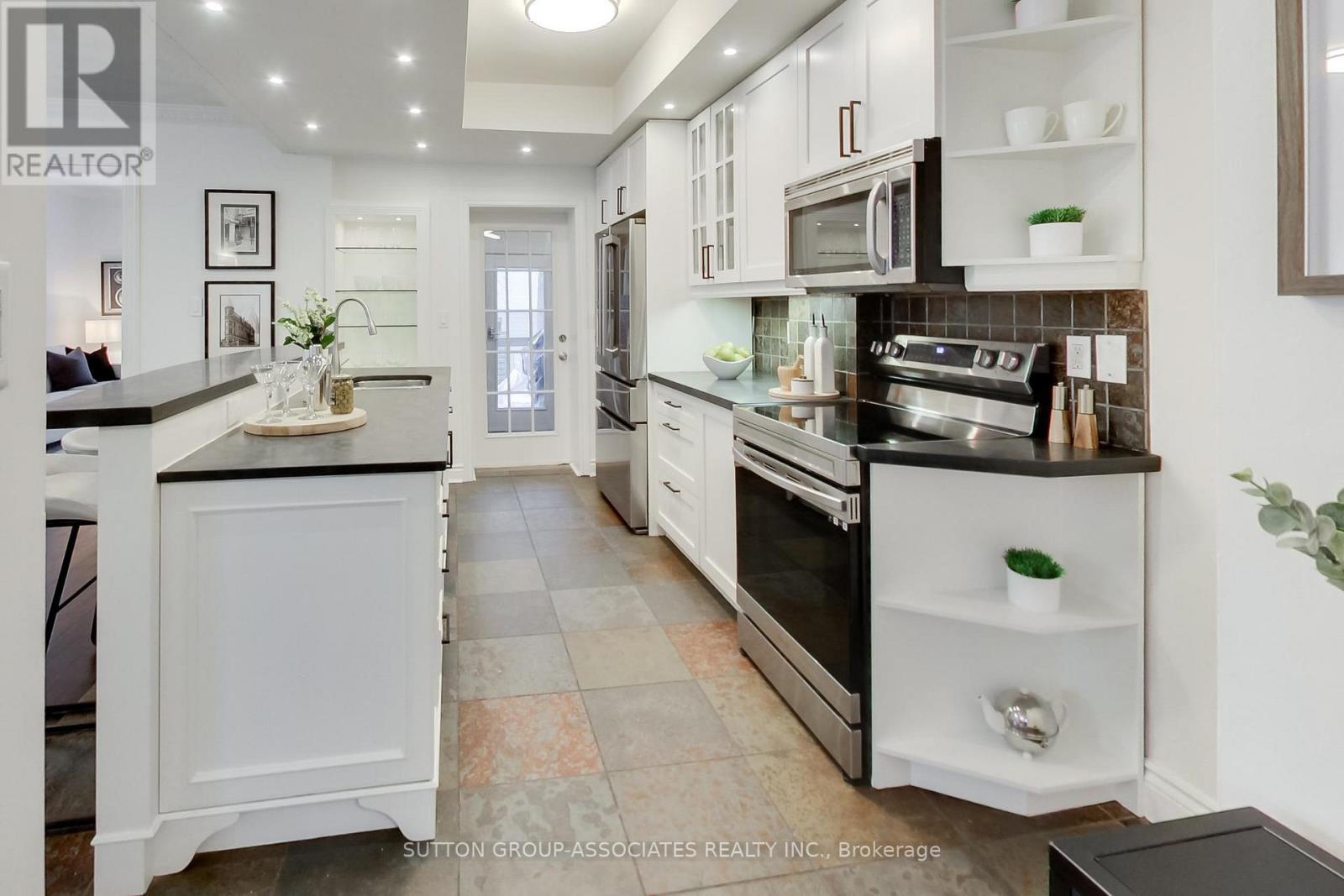 116 Maplewood Avenue, Toronto, Ontario  M6C 1J5 - Photo 16 - C12839026