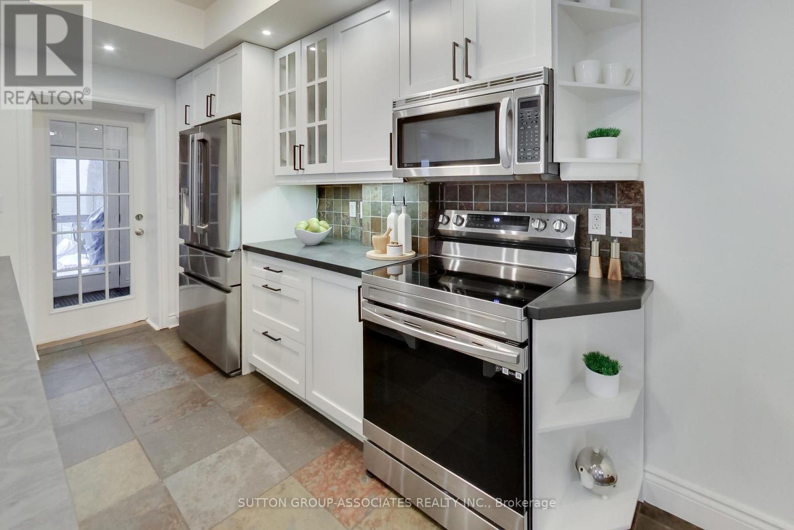 116 Maplewood Avenue, Toronto, Ontario  M6C 1J5 - Photo 17 - C12839026