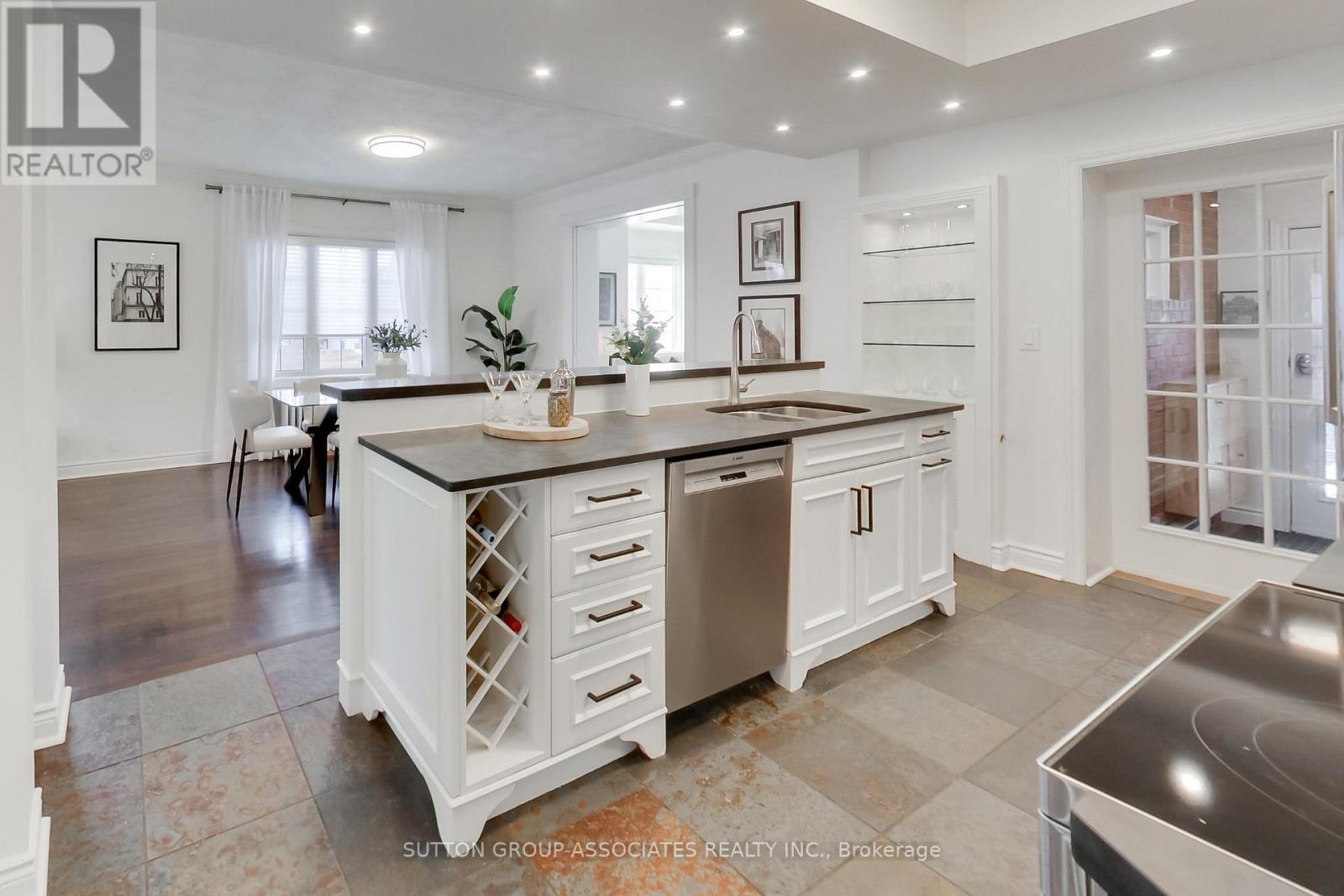 116 Maplewood Avenue, Toronto, Ontario  M6C 1J5 - Photo 18 - C12839026