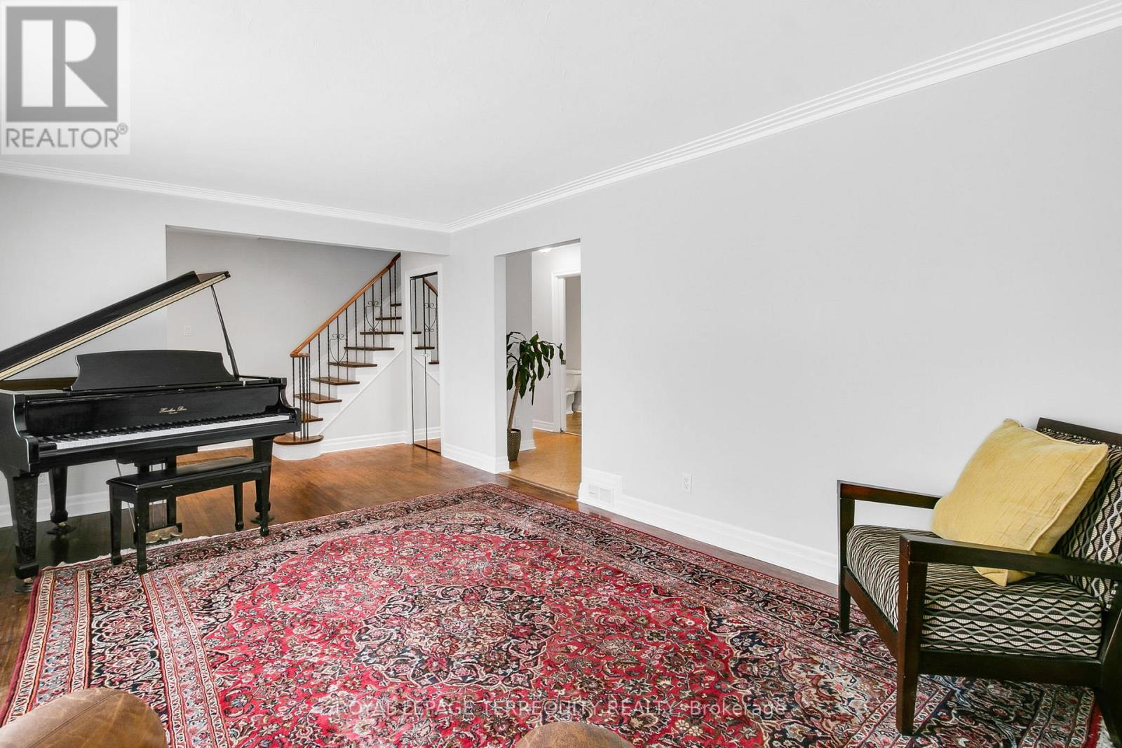 11 Urbandale Avenue, Toronto, Ontario  M2M 2G9 - Photo 5 - C12839110