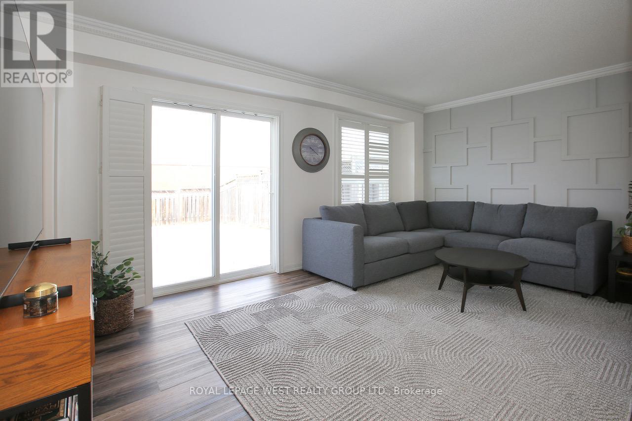 104 Kirkland Place, Whitby, Ontario L1P 1W9 - Photo 12 - E12839068