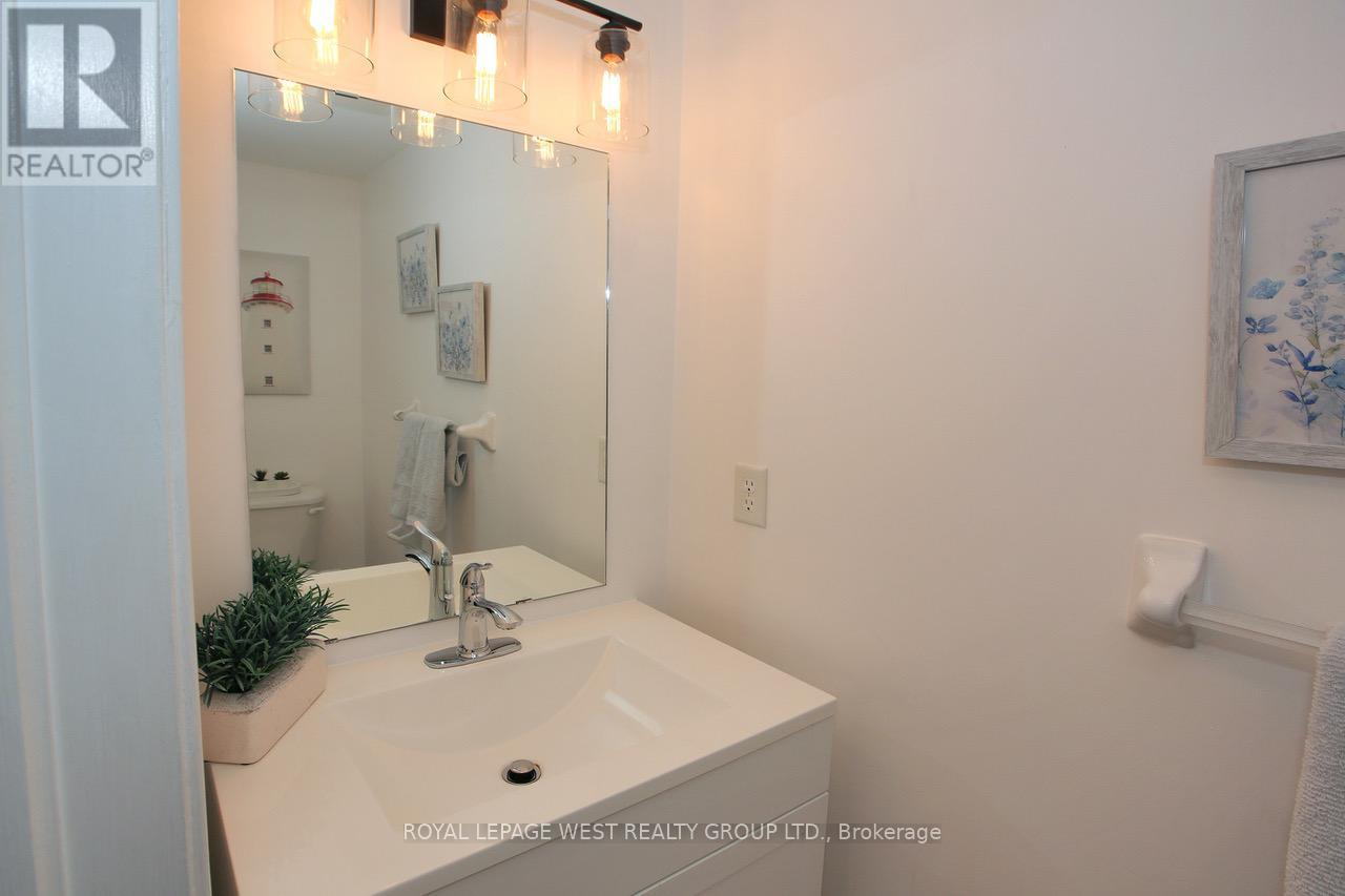 104 Kirkland Place, Whitby, Ontario L1P 1W9 - Photo 6 - E12839068