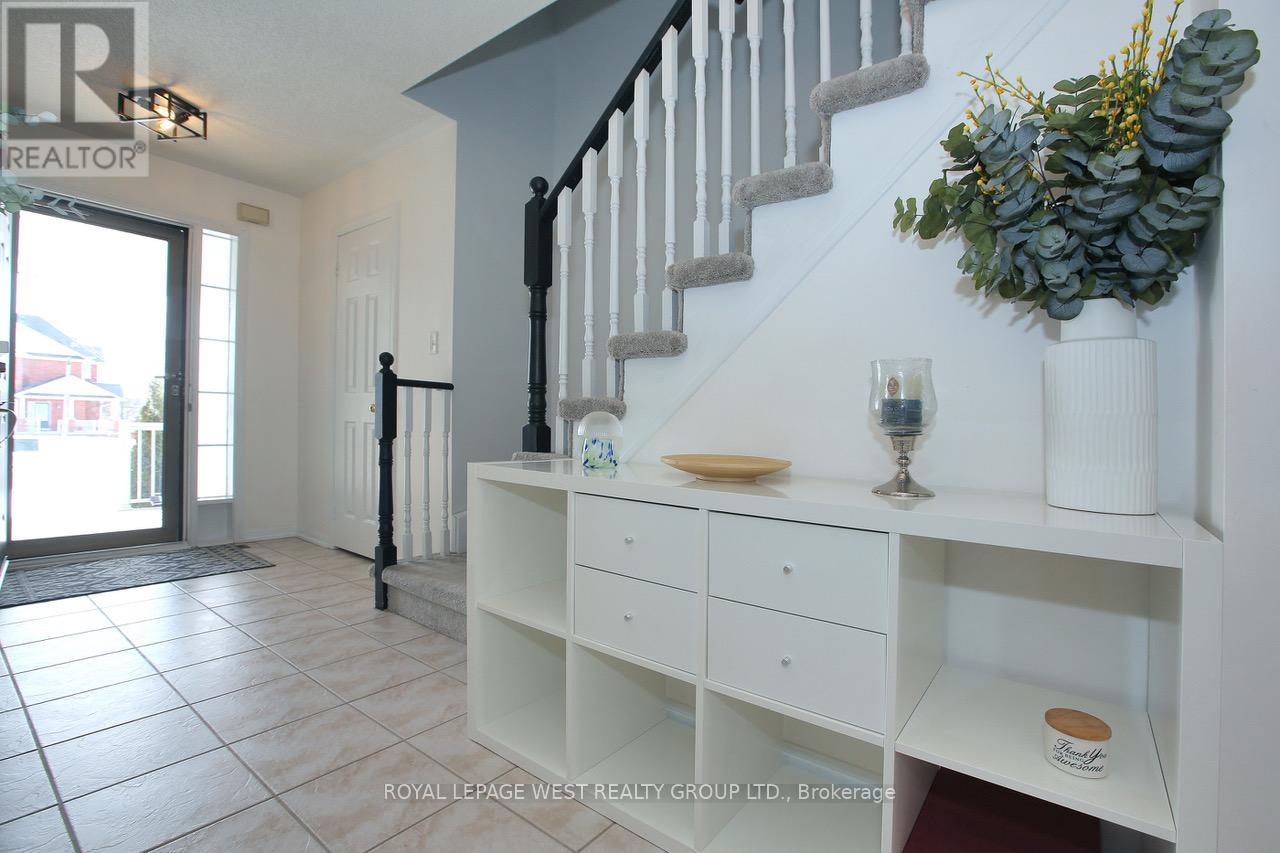 104 Kirkland Place, Whitby, Ontario L1P 1W9 - Photo 7 - E12839068