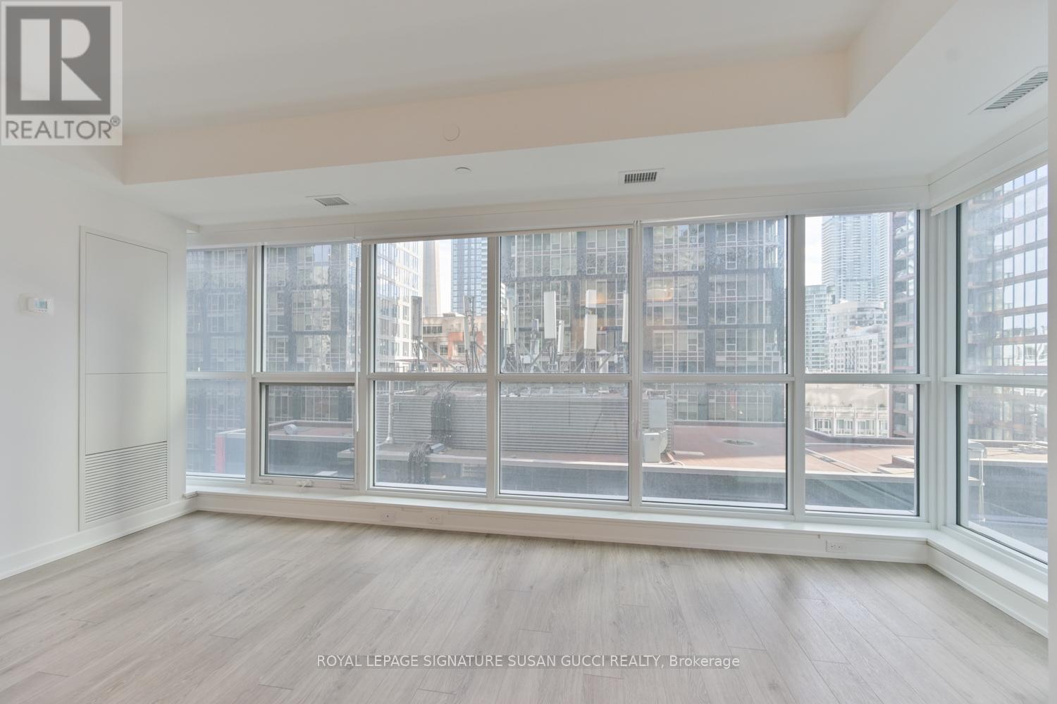 1303 - 327 King Street W, Toronto, Ontario  M5V 0W7 - Photo 9 - C12830144