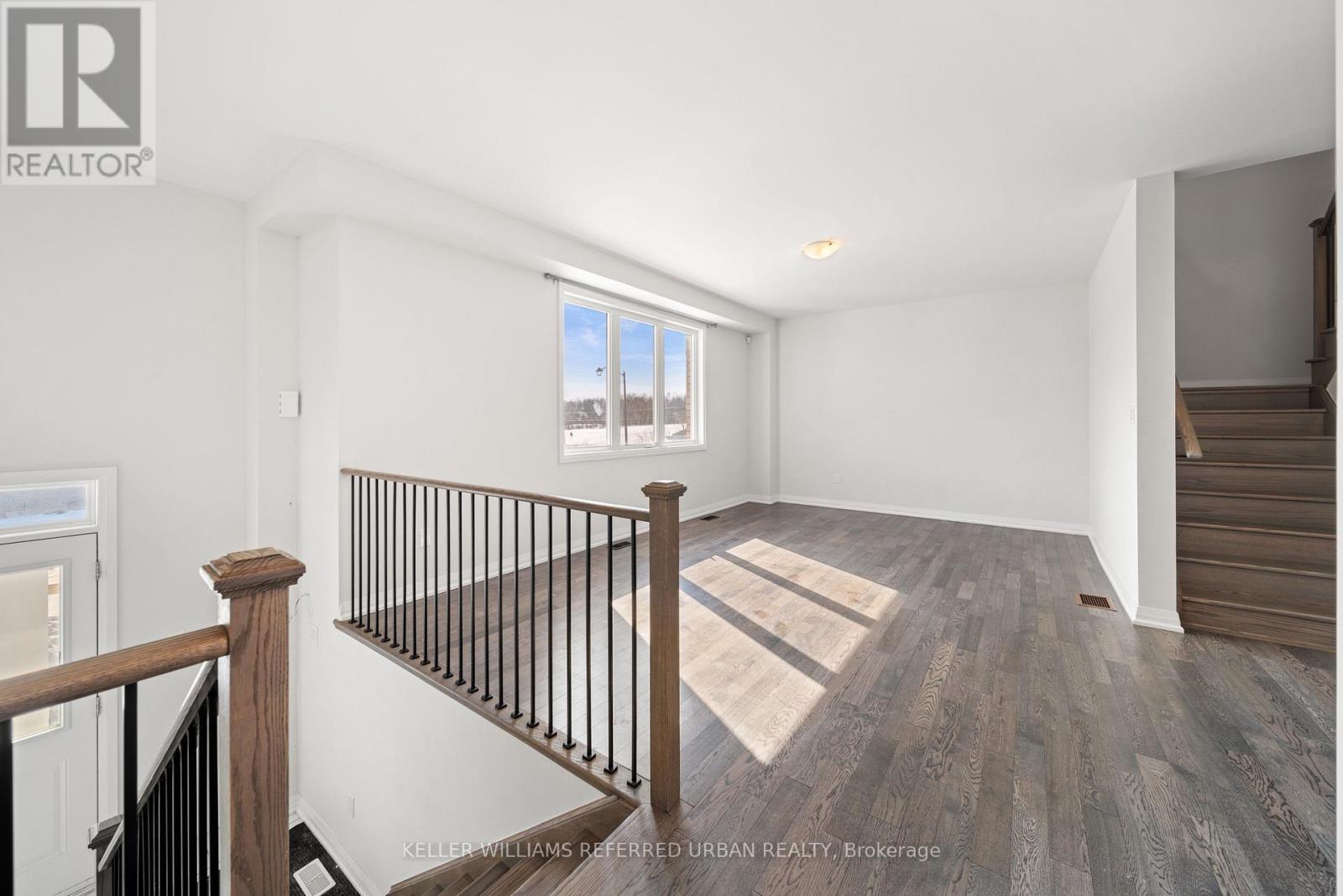 1466 Stovell Crescent, Innisfil (Lefroy), Ontario  L0L 1W0 - Photo 4 - N12839112