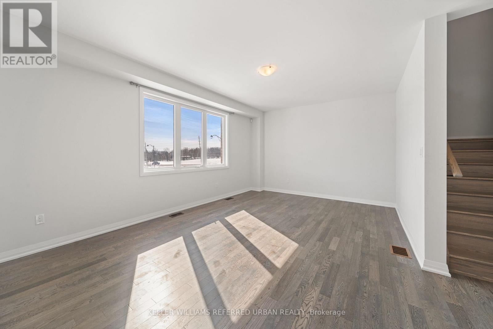 1466 Stovell Crescent, Innisfil (Lefroy), Ontario  L0L 1W0 - Photo 5 - N12839112