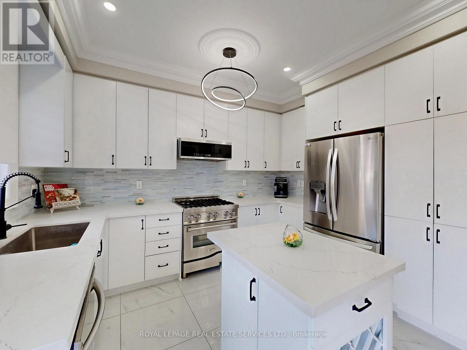 1158 Atkins Drive, Newmarket (Stonehaven-Wyndham), Ontario  L3X 0A6 - Photo 11 - N12839146