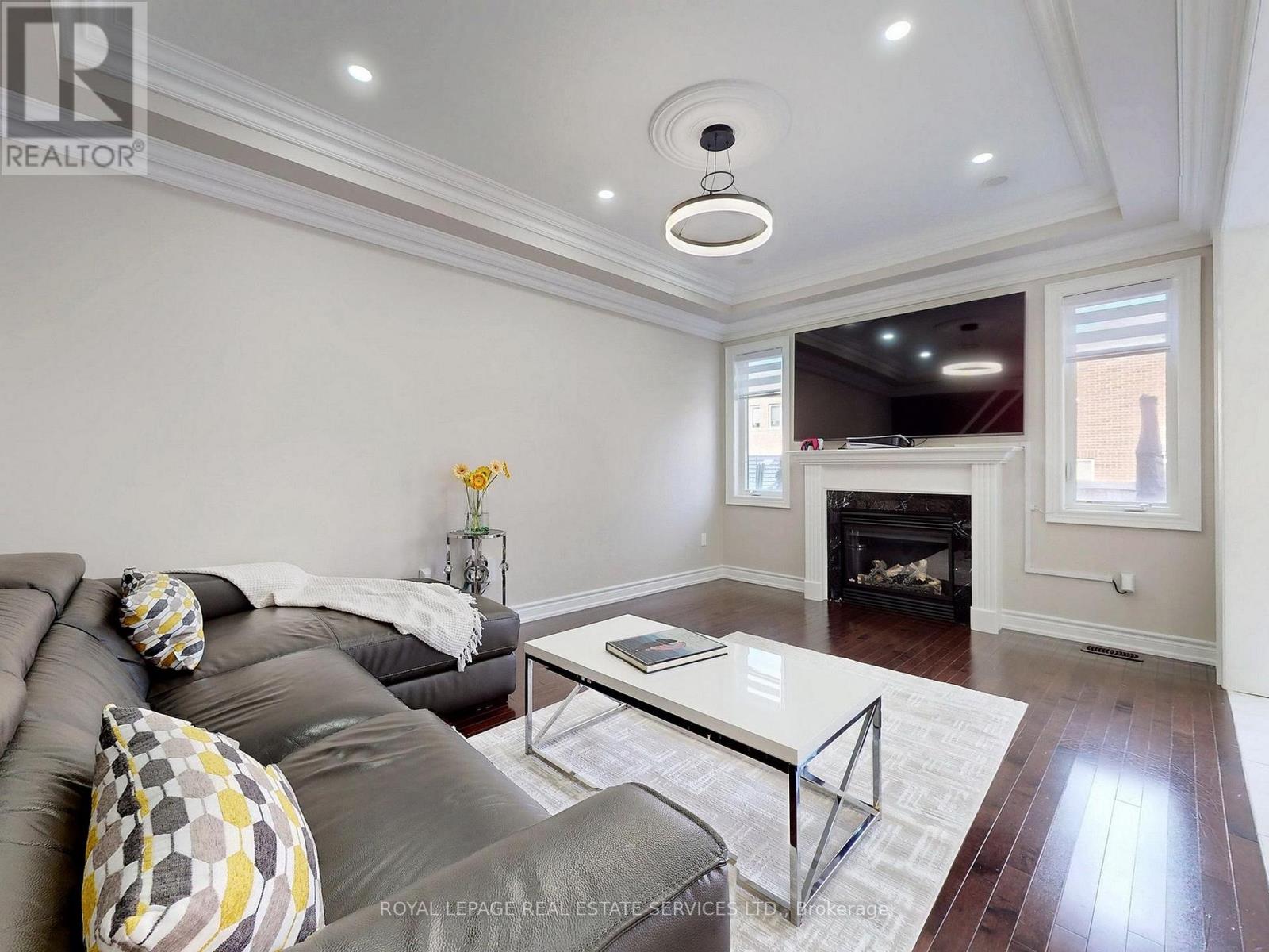 1158 Atkins Drive, Newmarket (Stonehaven-Wyndham), Ontario  L3X 0A6 - Photo 5 - N12839146