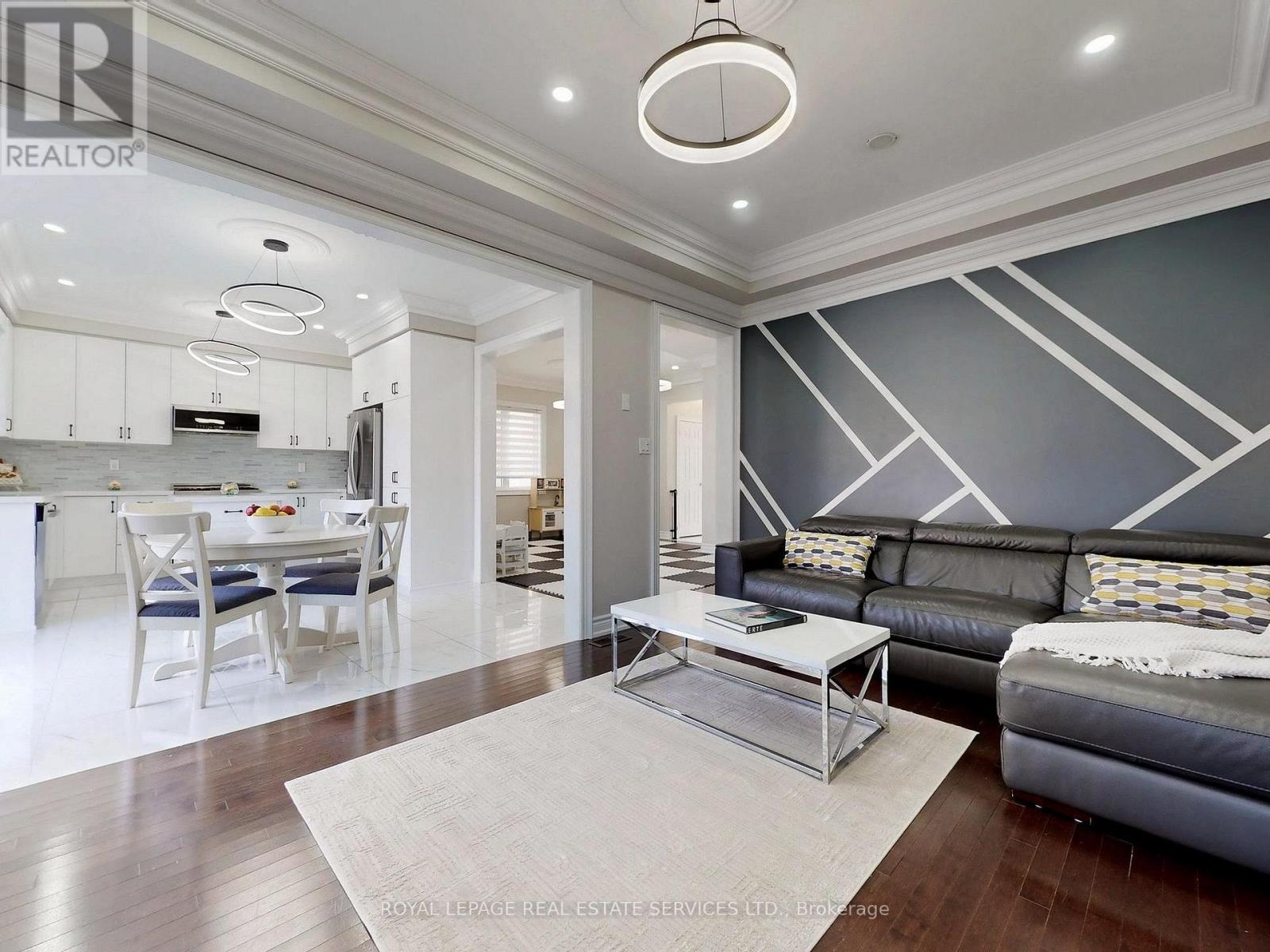 1158 Atkins Drive, Newmarket (Stonehaven-Wyndham), Ontario  L3X 0A6 - Photo 7 - N12839146