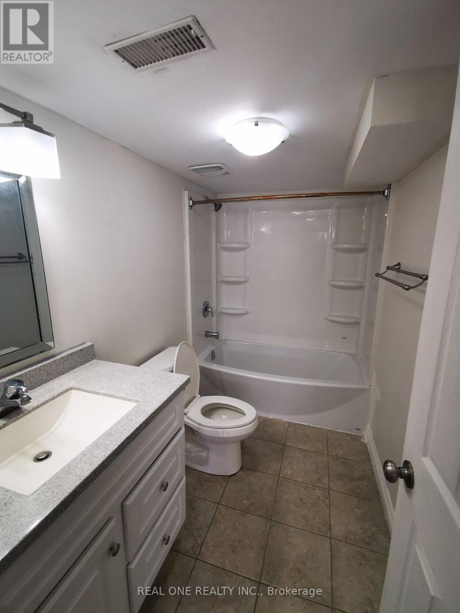 Bsmt - 3482 Ashcroft Crescent, Mississauga (Erindale), Ontario  L5C 2E7 - Photo 5 - W12789948