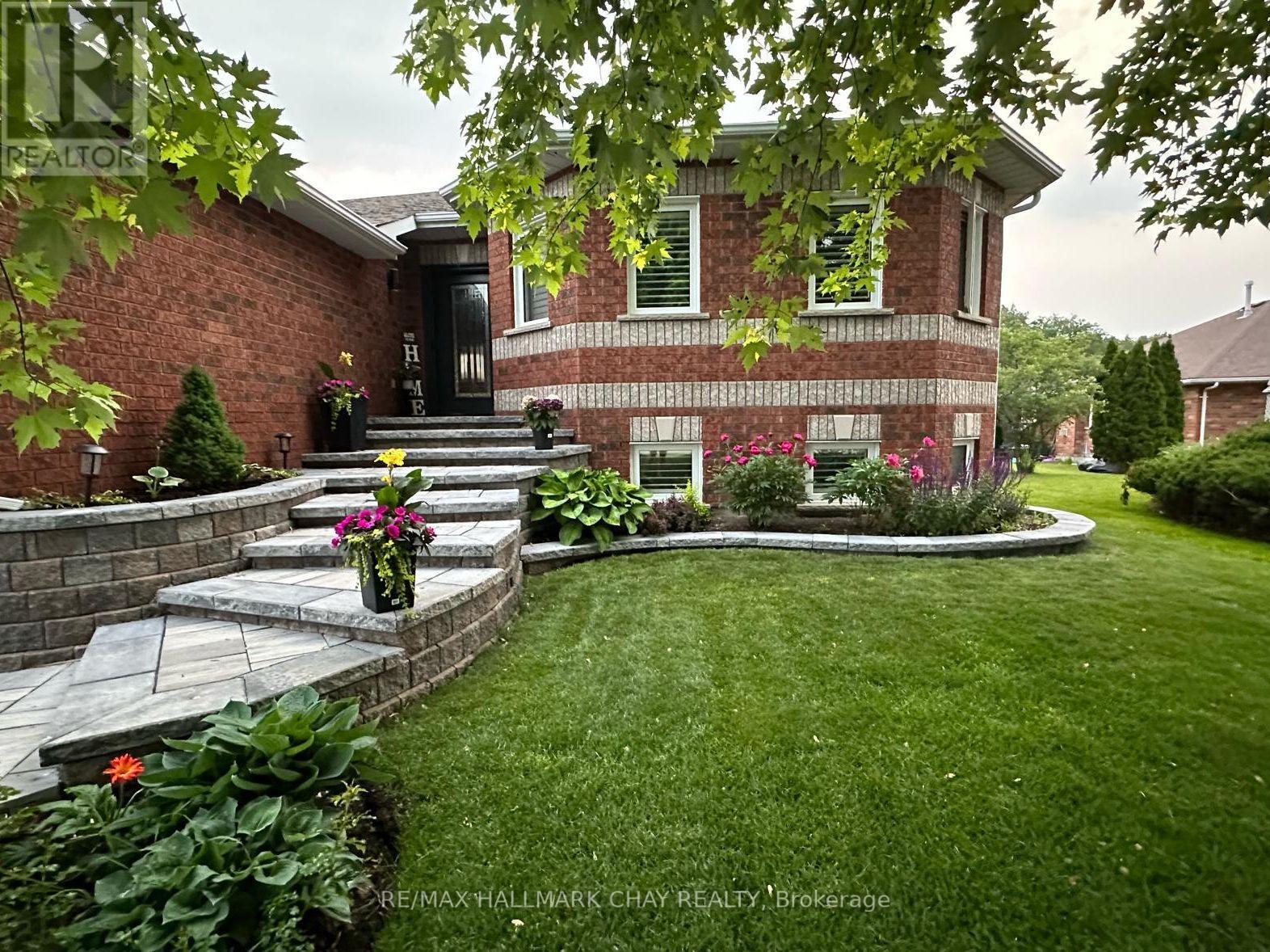 37 Brookfield Crescent, Barrie (Bayshore), Ontario  L4N 9R6 - Photo 2 - S12838982