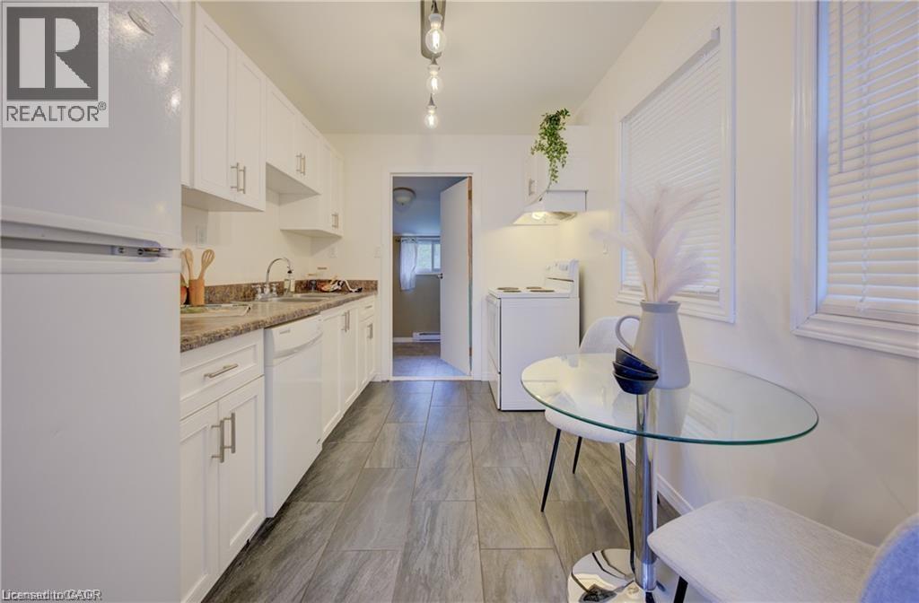 73 East 33rd Street, Hamilton, Ontario  L8V 3T3 - Photo 5 - 40808800