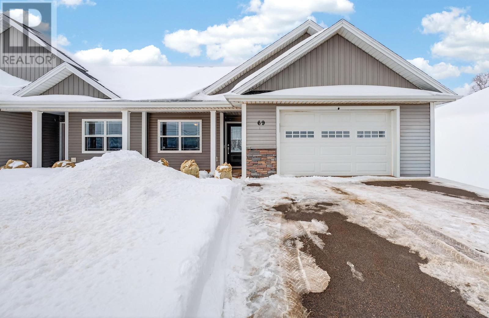 69 East Royalty Road, Charlottetown, Prince Edward Island  C1C 0B1 - Photo 1 - 202603715