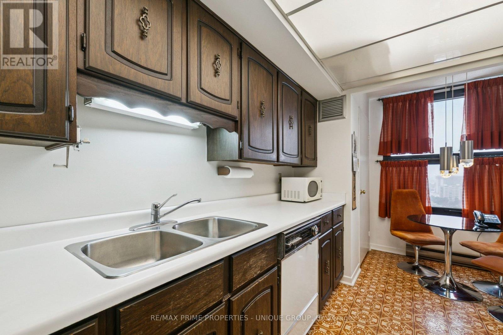 1801 - 1300 Bloor Street, Mississauga, Ontario  L4Y 3Z2 - Photo 1 - W12838990