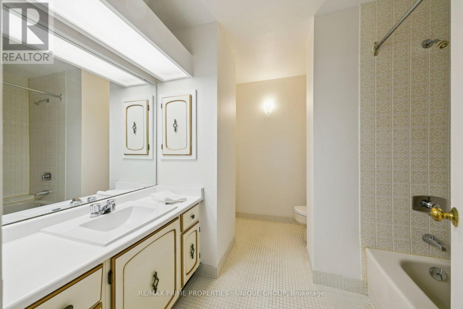 1801 - 1300 Bloor Street, Mississauga, Ontario  L4Y 3Z2 - Photo 5 - W12838990