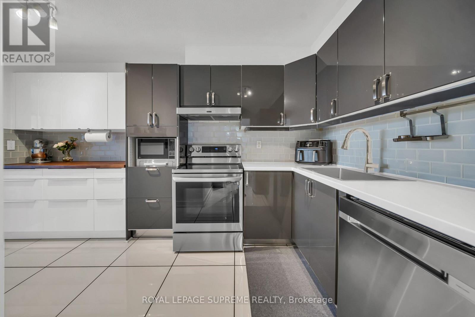 910 - 75 Emmett Avenue, Toronto, Ontario  M6M 5A7 - Photo 37 - W12838996