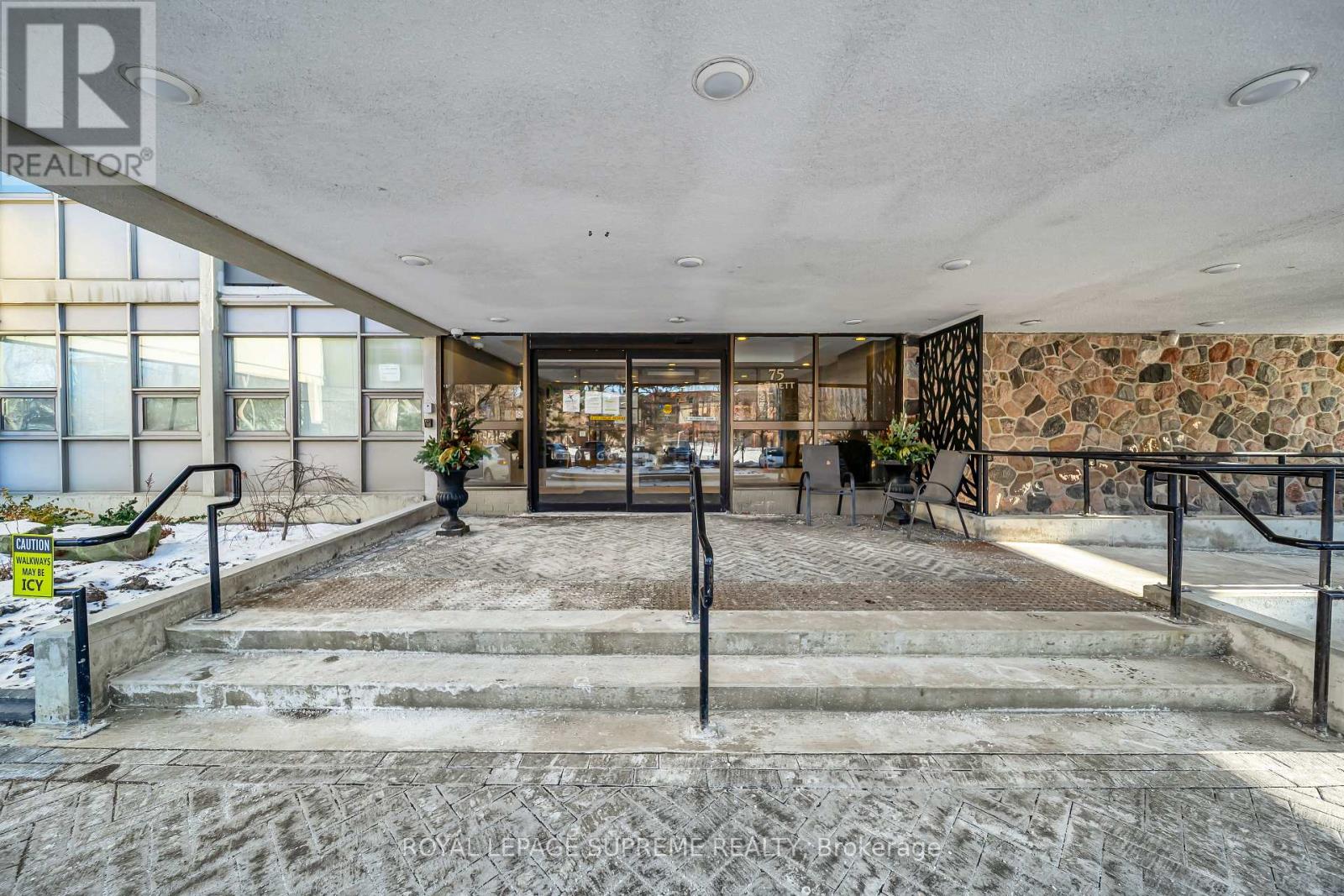 910 - 75 Emmett Avenue, Toronto, Ontario  M6M 5A7 - Photo 8 - W12838996