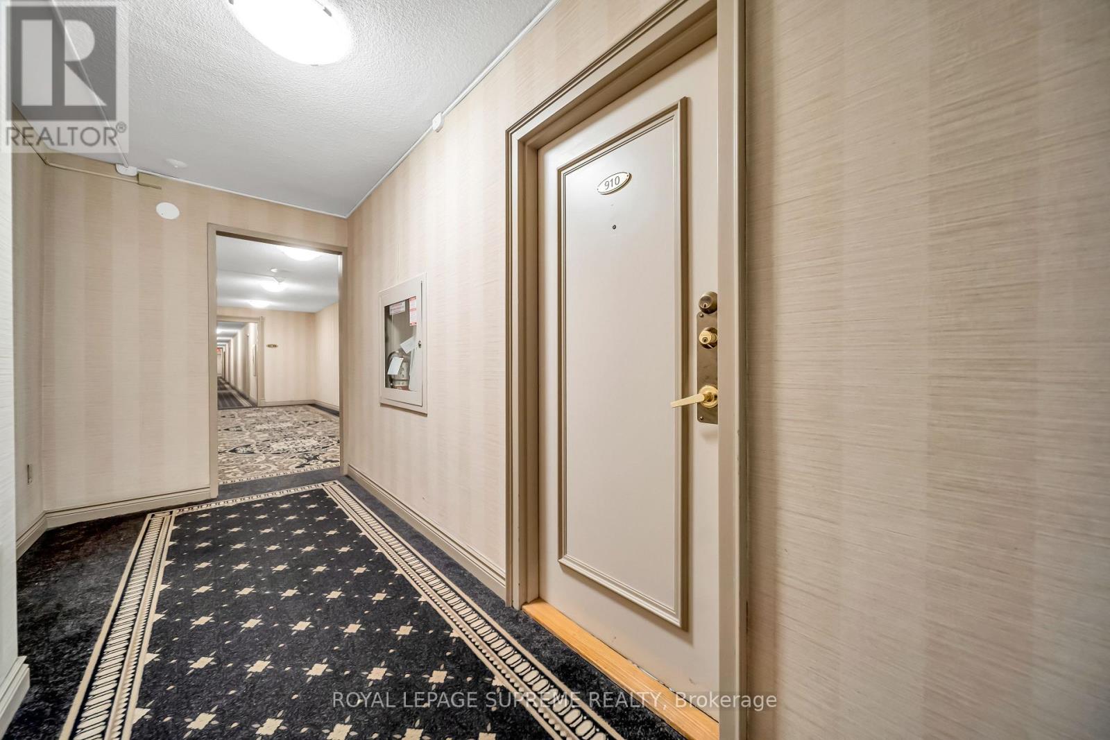 910 - 75 Emmett Avenue, Toronto, Ontario  M6M 5A7 - Photo 9 - W12838996