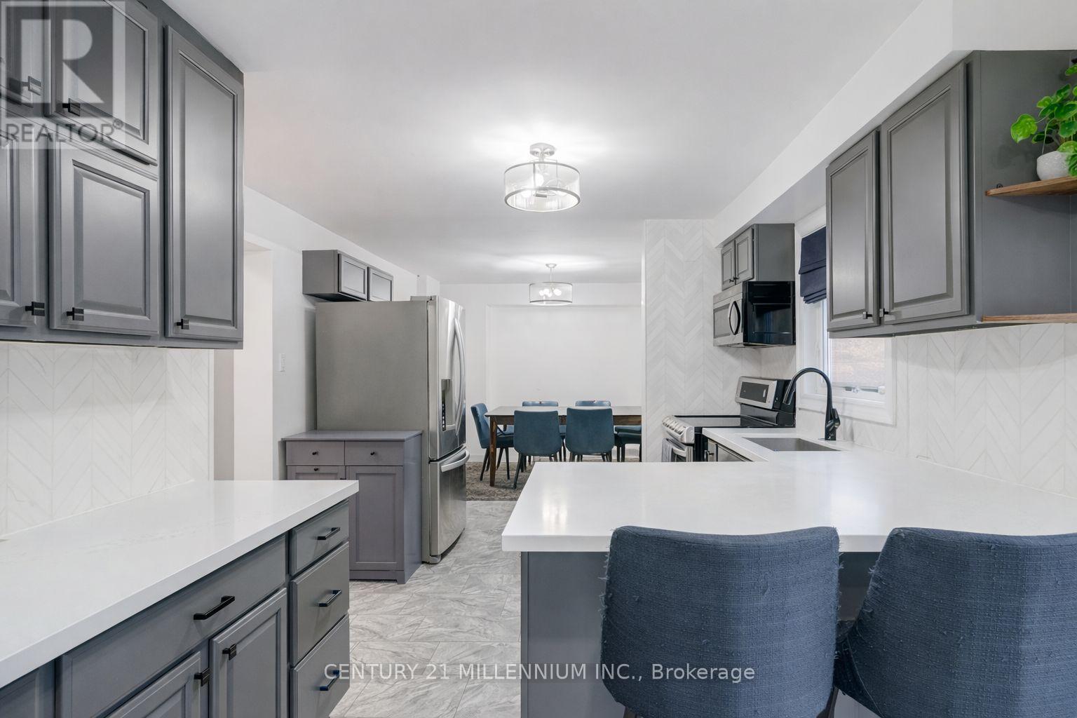 28 Bristol Avenue, Brampton (Northwood Park), Ontario  L6X 2B3 - Photo 13 - W12839032