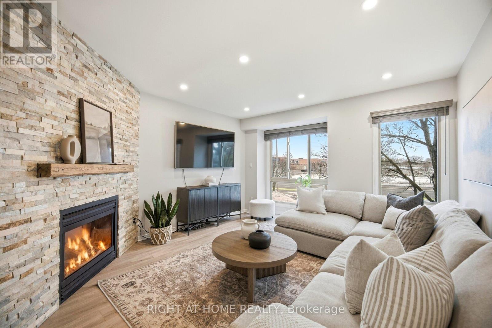 533 - 895 MAPLE AVENUE, Burlington, Ontario