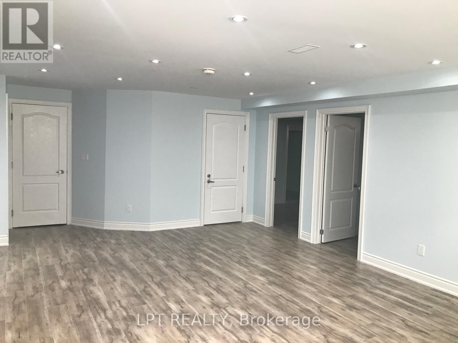 90 Lloyd Sanderson Drive, Brampton, Ontario  L6Y 0X3 - Photo 4 - W12839148