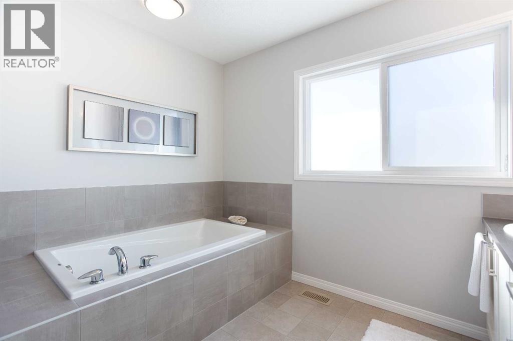 250 Hillcrest Heights Sw, Airdrie, Alberta  T4B 3Z2 - Photo 27 - A2287920