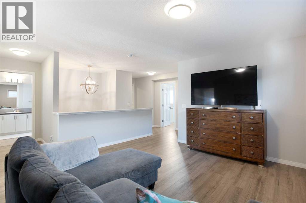 250 Hillcrest Heights Sw, Airdrie, Alberta  T4B 3Z2 - Photo 17 - A2287920