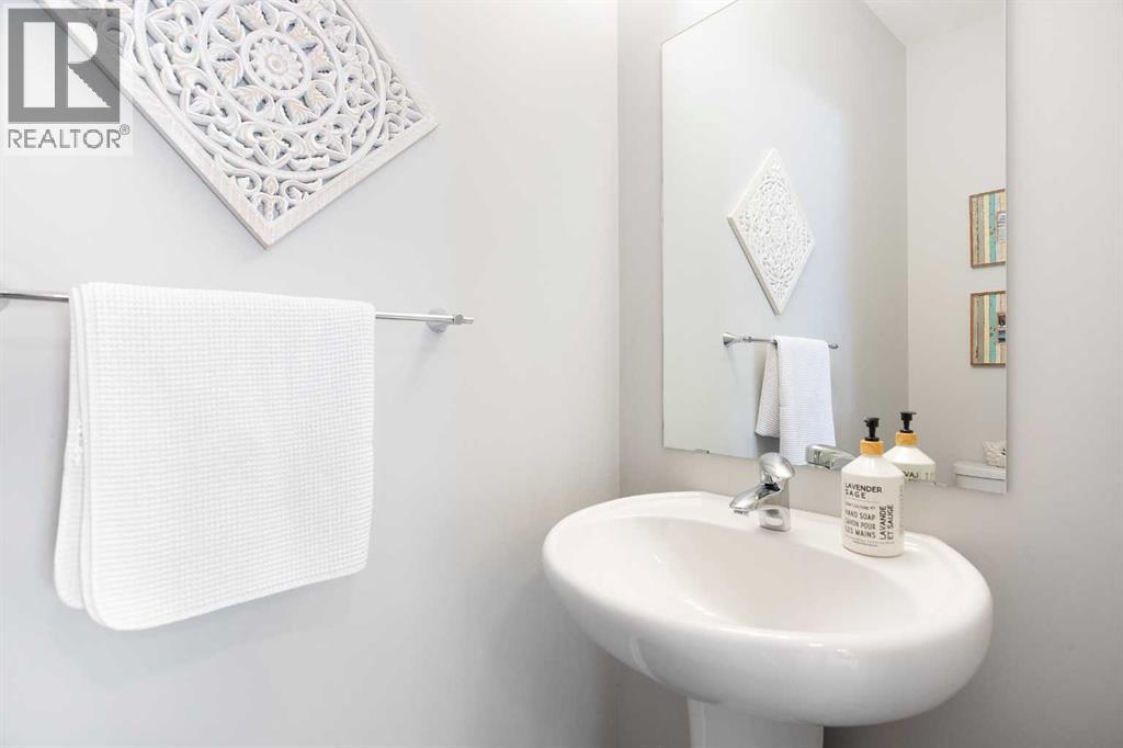 250 Hillcrest Heights Sw, Airdrie, Alberta  T4B 3Z2 - Photo 13 - A2287920