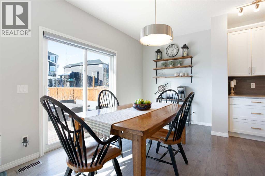 250 Hillcrest Heights Sw, Airdrie, Alberta  T4B 3Z2 - Photo 7 - A2287920