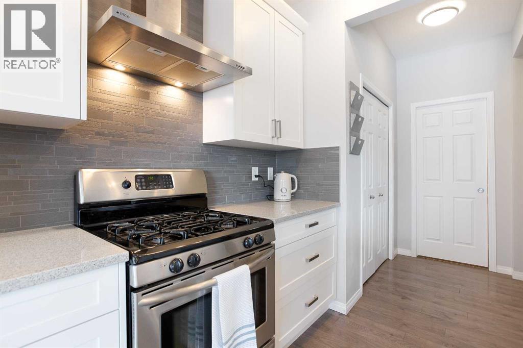 250 Hillcrest Heights Sw, Airdrie, Alberta  T4B 3Z2 - Photo 6 - A2287920