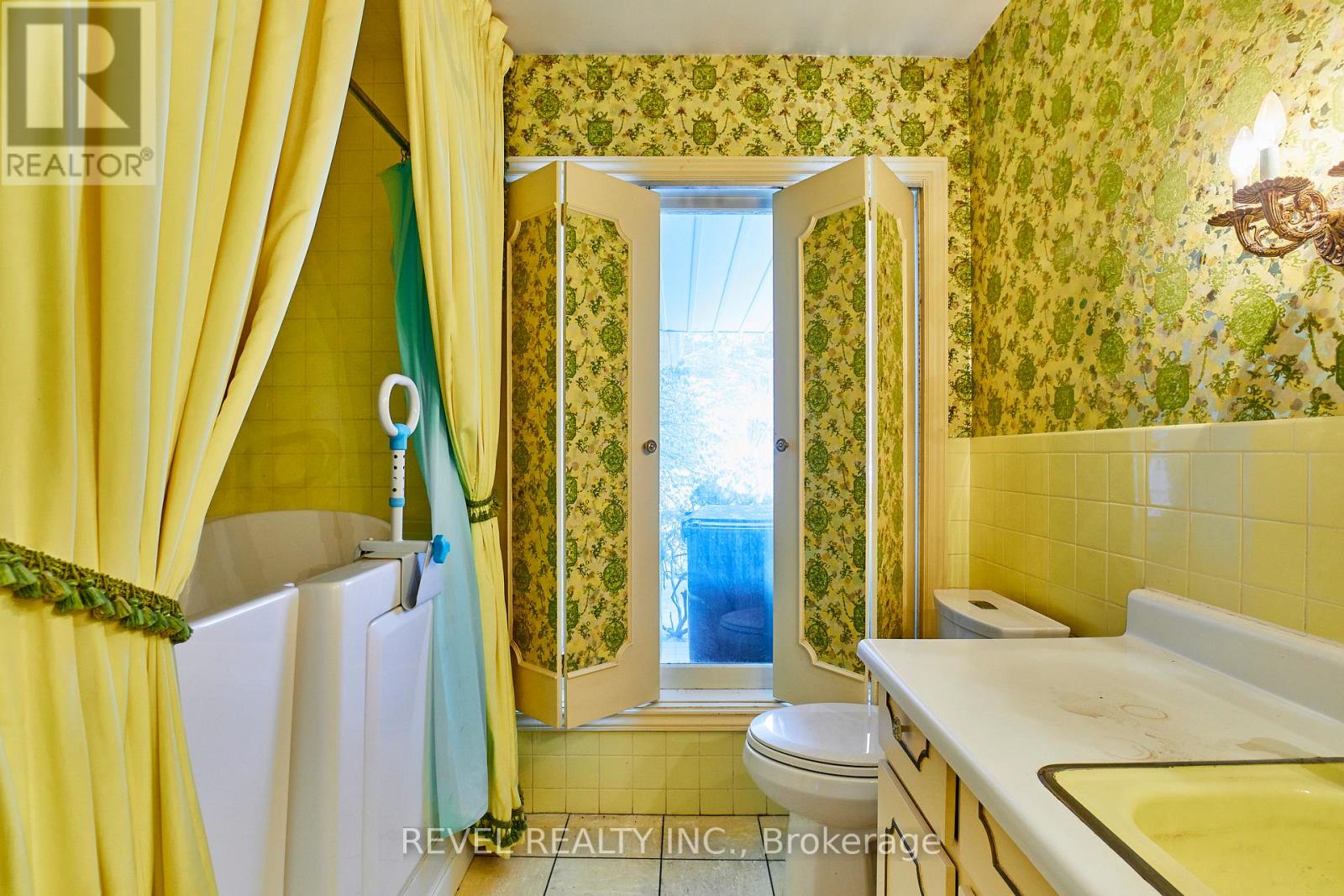 124 Forest Heights Boulevard, Toronto, Ontario  M2L 2K8 - Photo 22 - C12836894