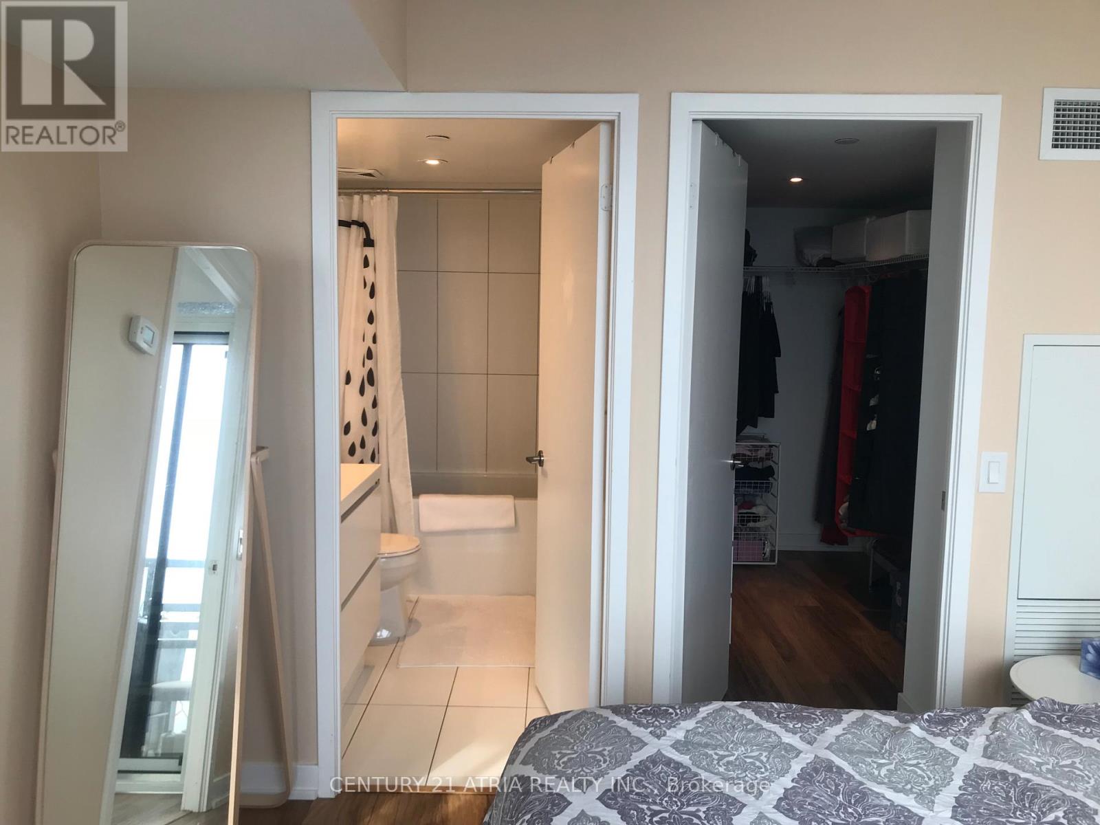 3906 - 85 Queens Wharf Road, Toronto, Ontario  M5V 0J9 - Photo 10 - C12796628