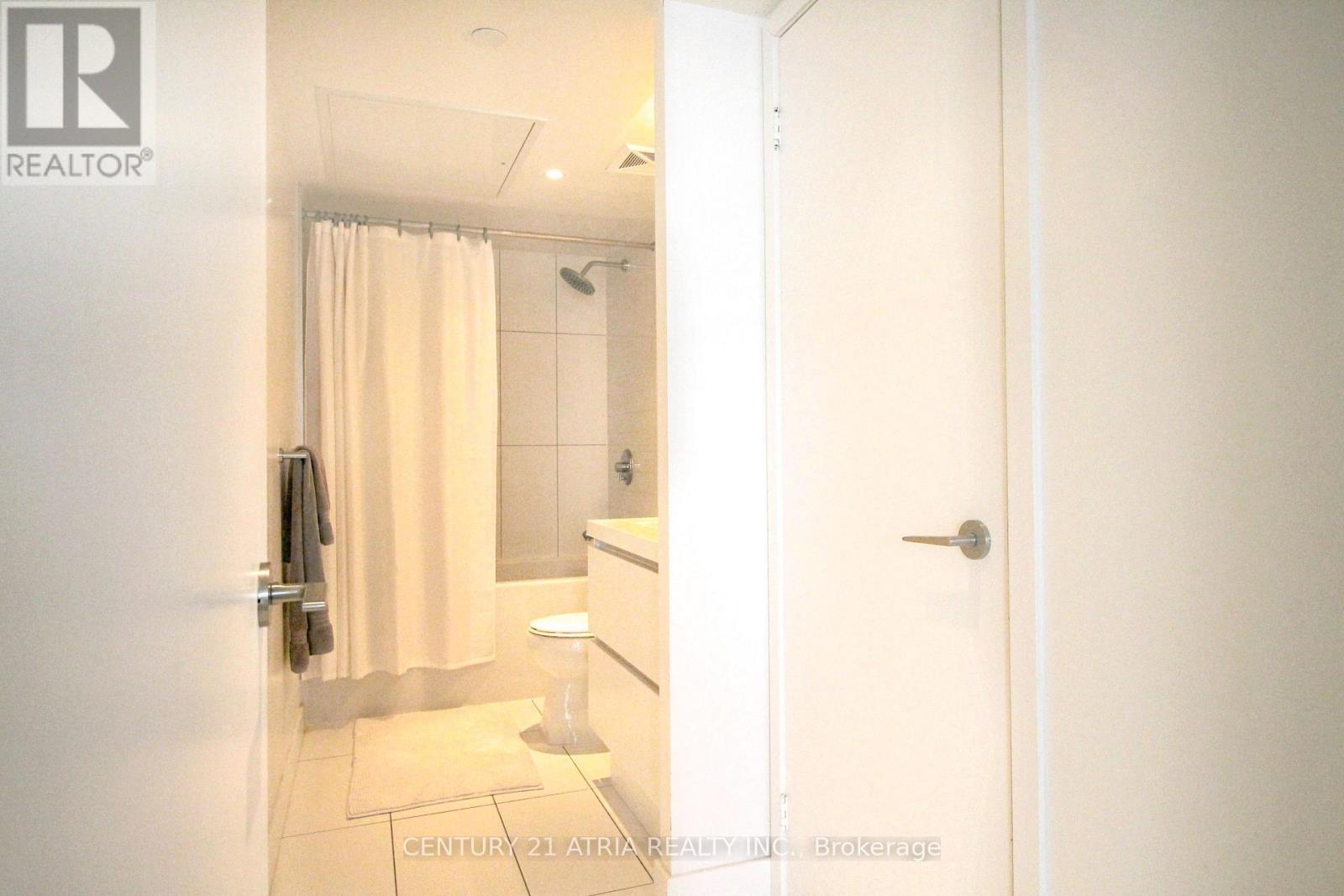 3906 - 85 Queens Wharf Road, Toronto, Ontario  M5V 0J9 - Photo 11 - C12796628