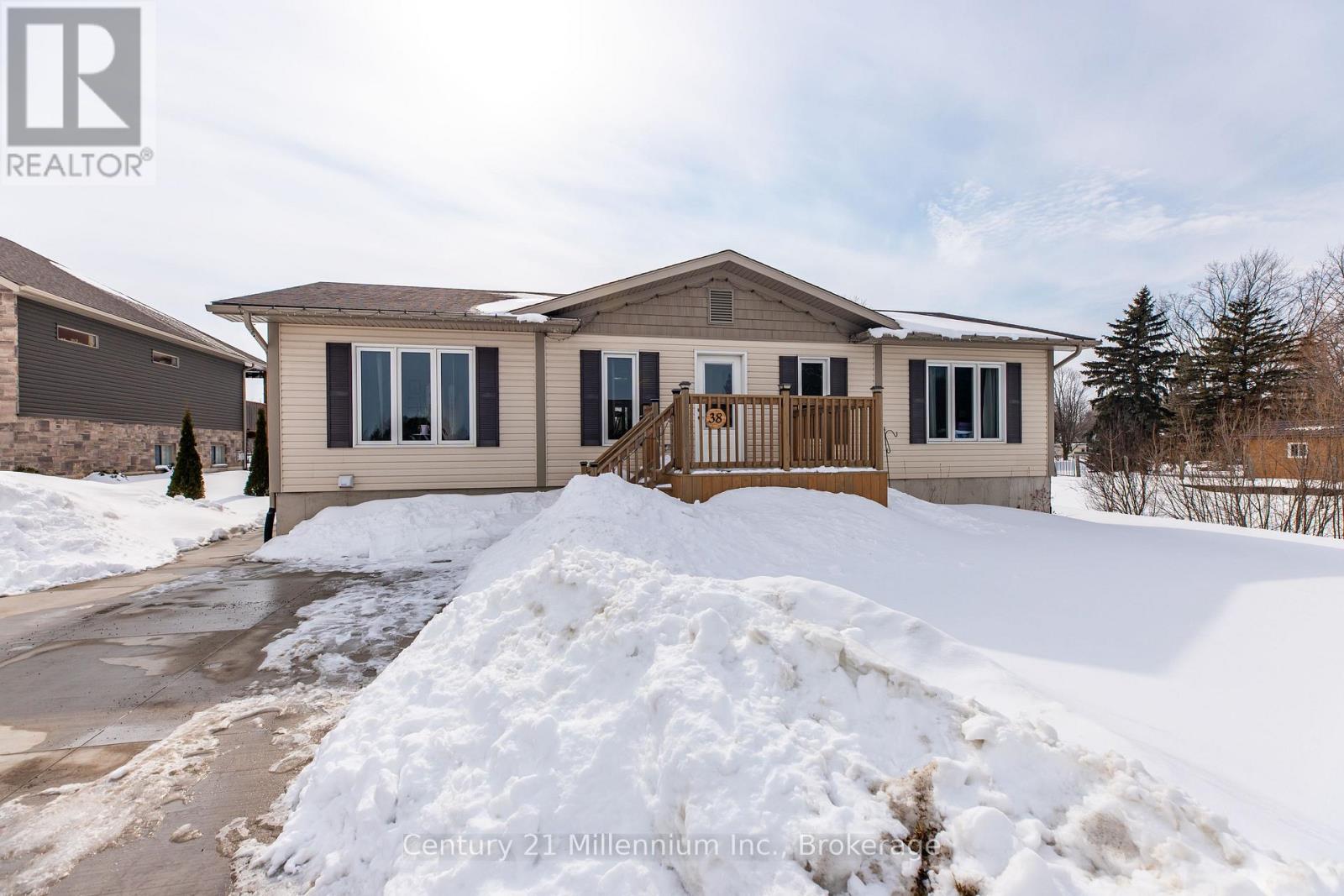 38 Mill Street, Kincardine, Ontario  N0G 2T0 - Photo 2 - X12839334