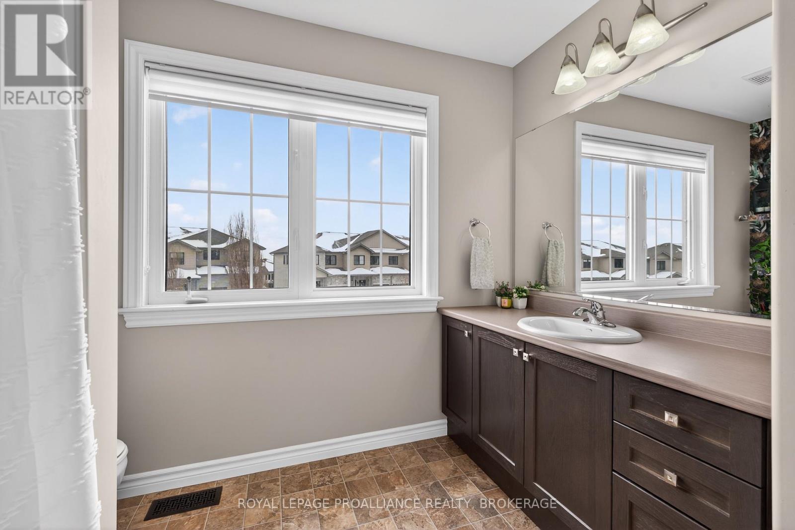 129 Simurda Court, Loyalist (Amherstview), Ontario  K7N 0A8 - Photo 19 - X12839546