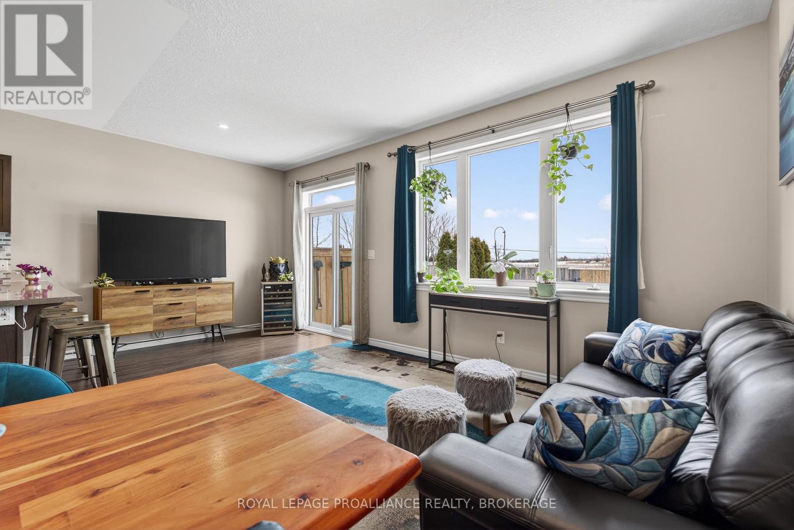 129 Simurda Court, Loyalist (Amherstview), Ontario  K7N 0A8 - Photo 6 - X12839546