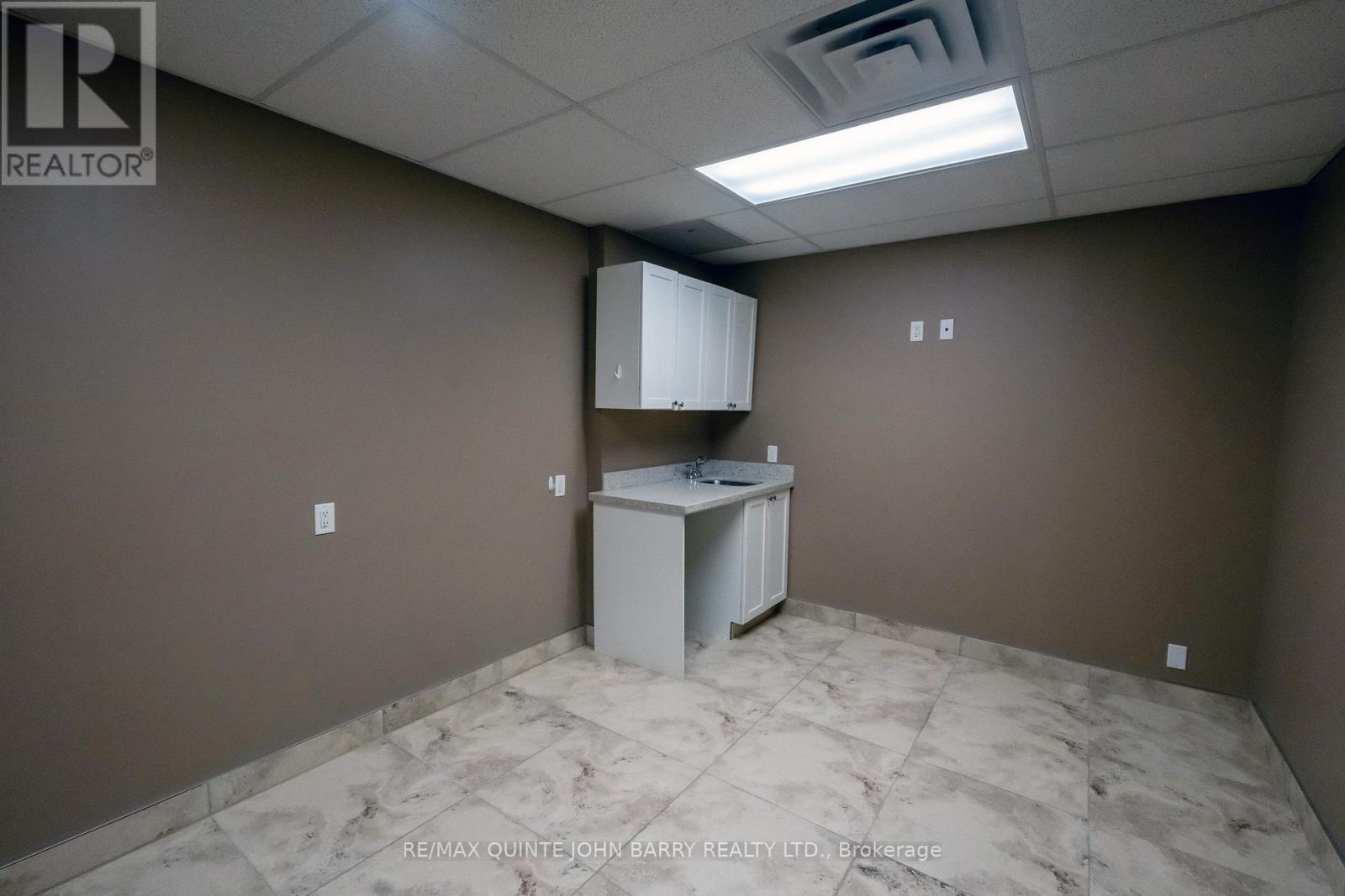 201 - 30 King Street, Quinte West (Trenton Ward), Ontario  K8V 6B1 - Photo 12 - X12839542