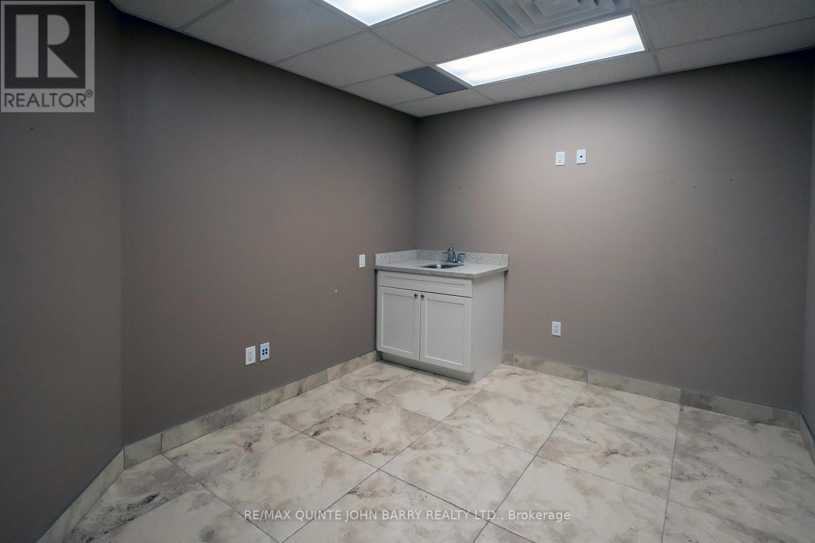 201 - 30 King Street, Quinte West (Trenton Ward), Ontario  K8V 6B1 - Photo 15 - X12839542