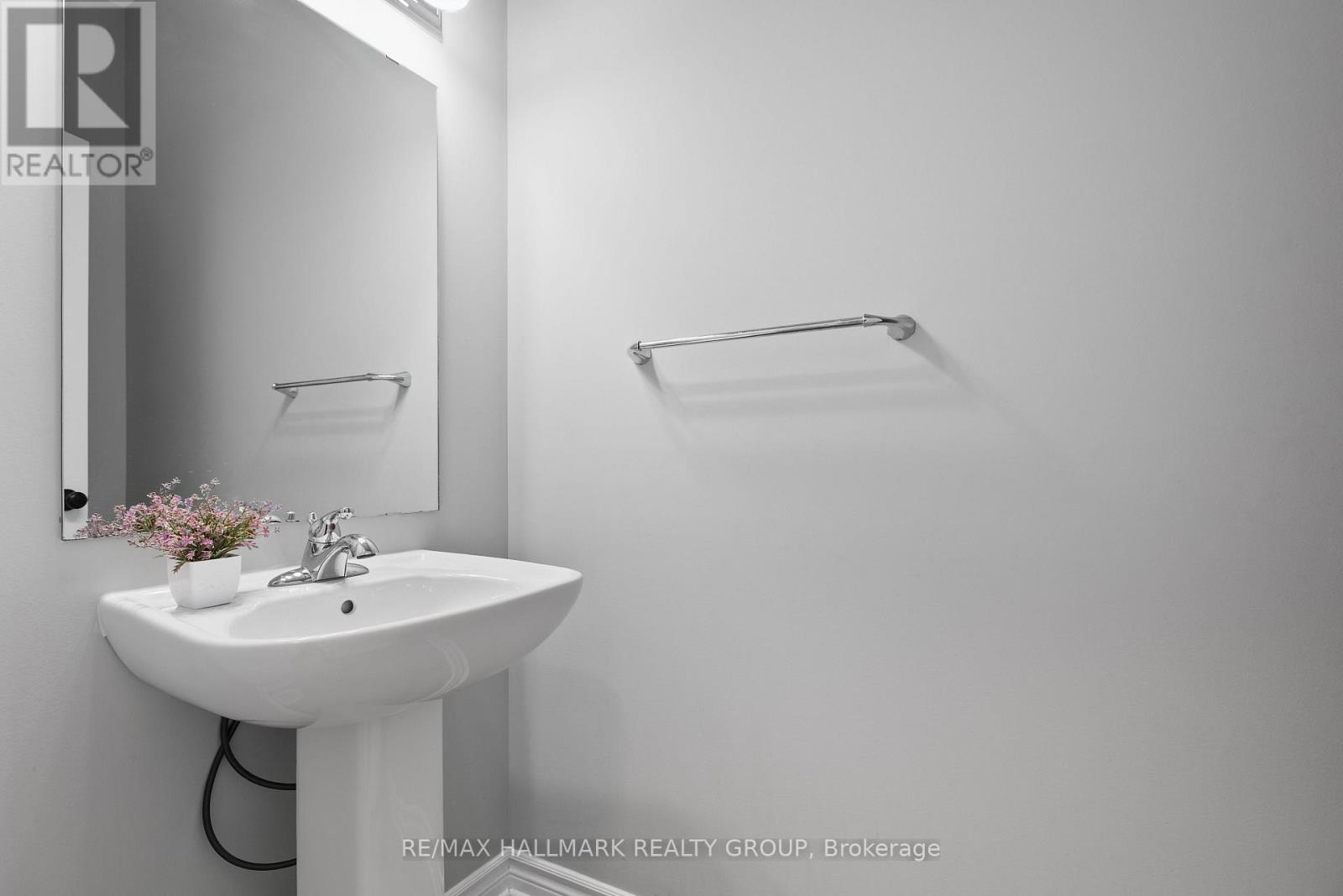 813 Miikana Road, Ottawa, Ontario  K1X 0G5 - Photo 5 - X12839202