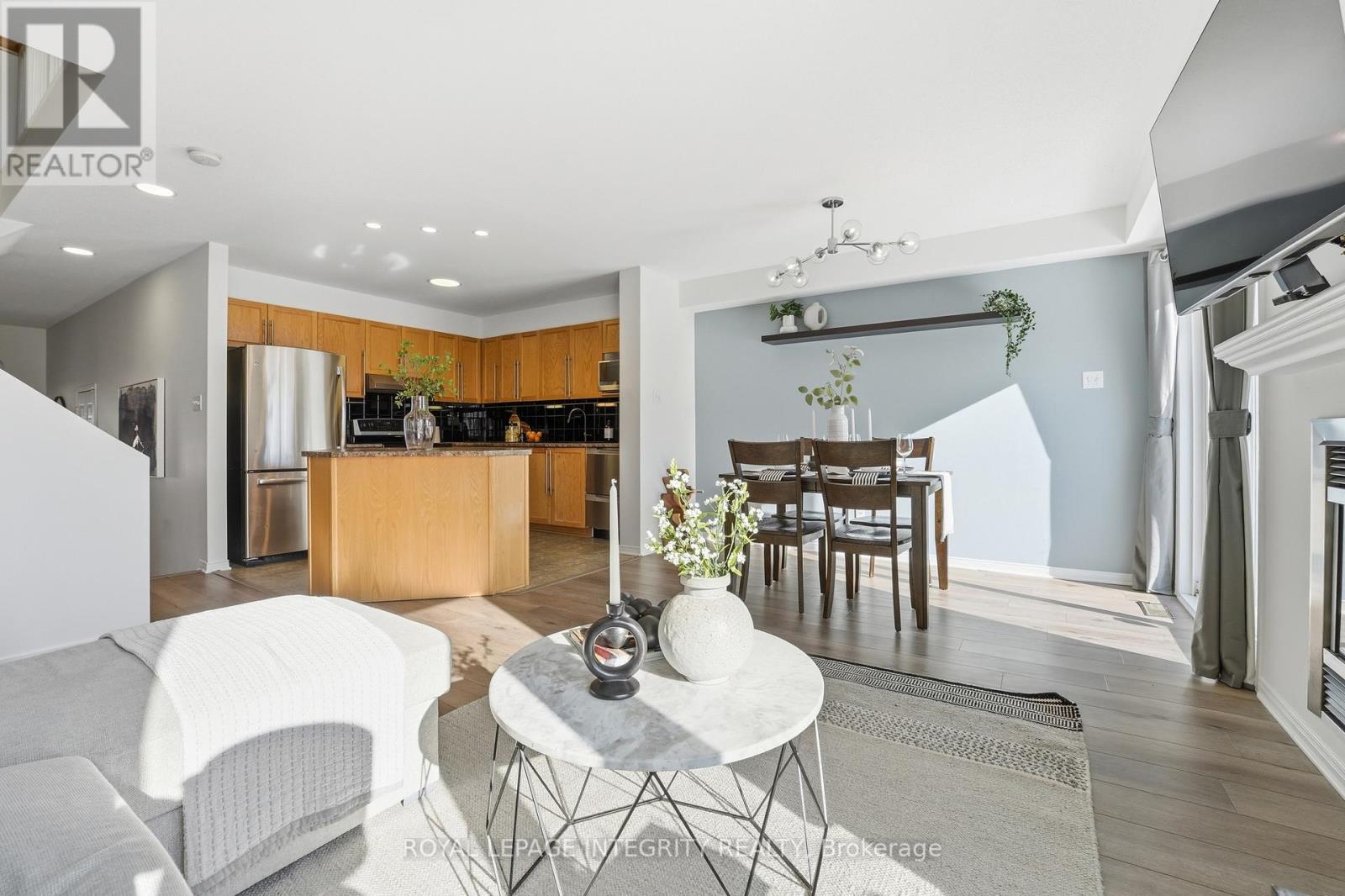 356 Hillsboro Private, Ottawa, Ontario  K2M 3B1 - Photo 4 - X12839398