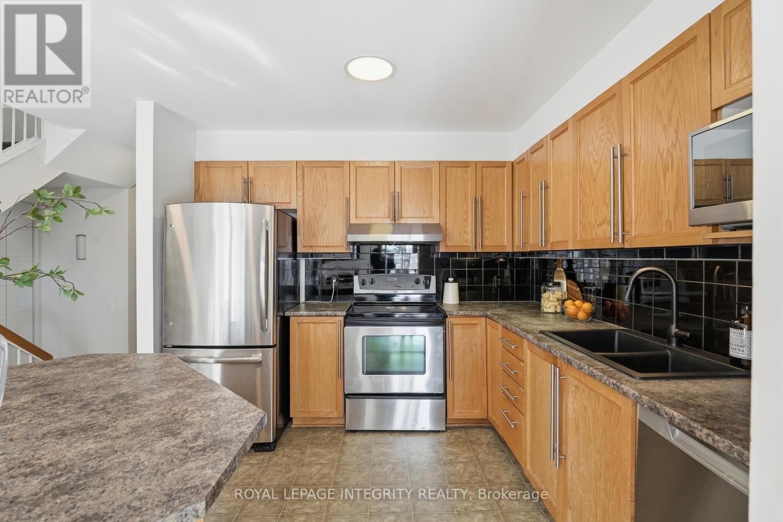 356 Hillsboro Private, Ottawa, Ontario  K2M 3B1 - Photo 8 - X12839398