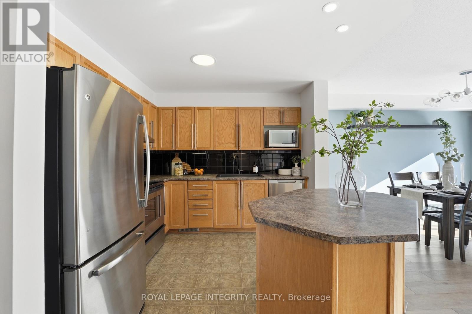 356 Hillsboro Private, Ottawa, Ontario  K2M 3B1 - Photo 9 - X12839398