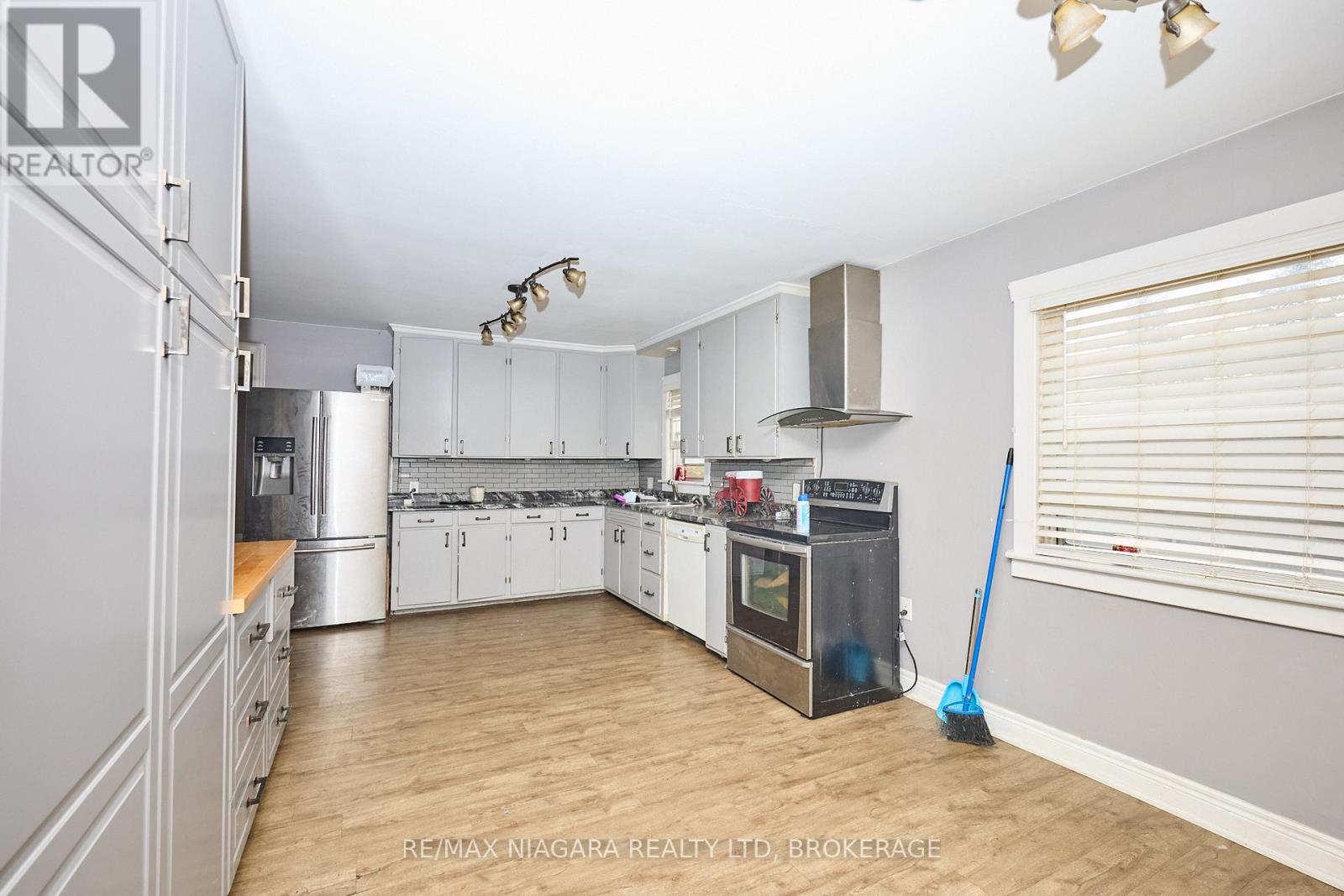 2503 Coral Avenue, Fort Erie (Stevensville), Ontario  L0S 1S0 - Photo 7 - X12839338