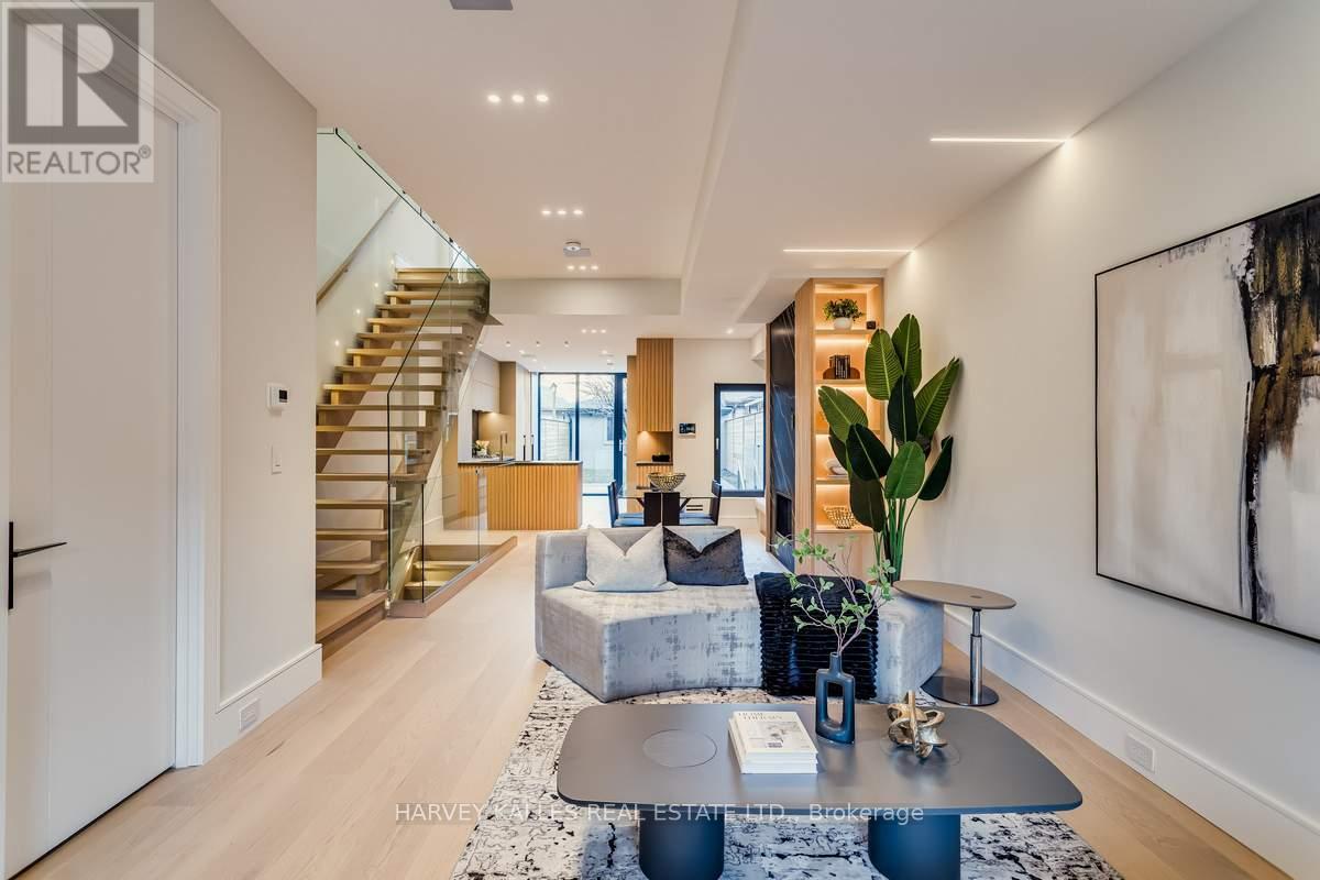 179 Palmerston Avenue, Toronto, Ontario  M6J 2J3 - Photo 6 - C12839228