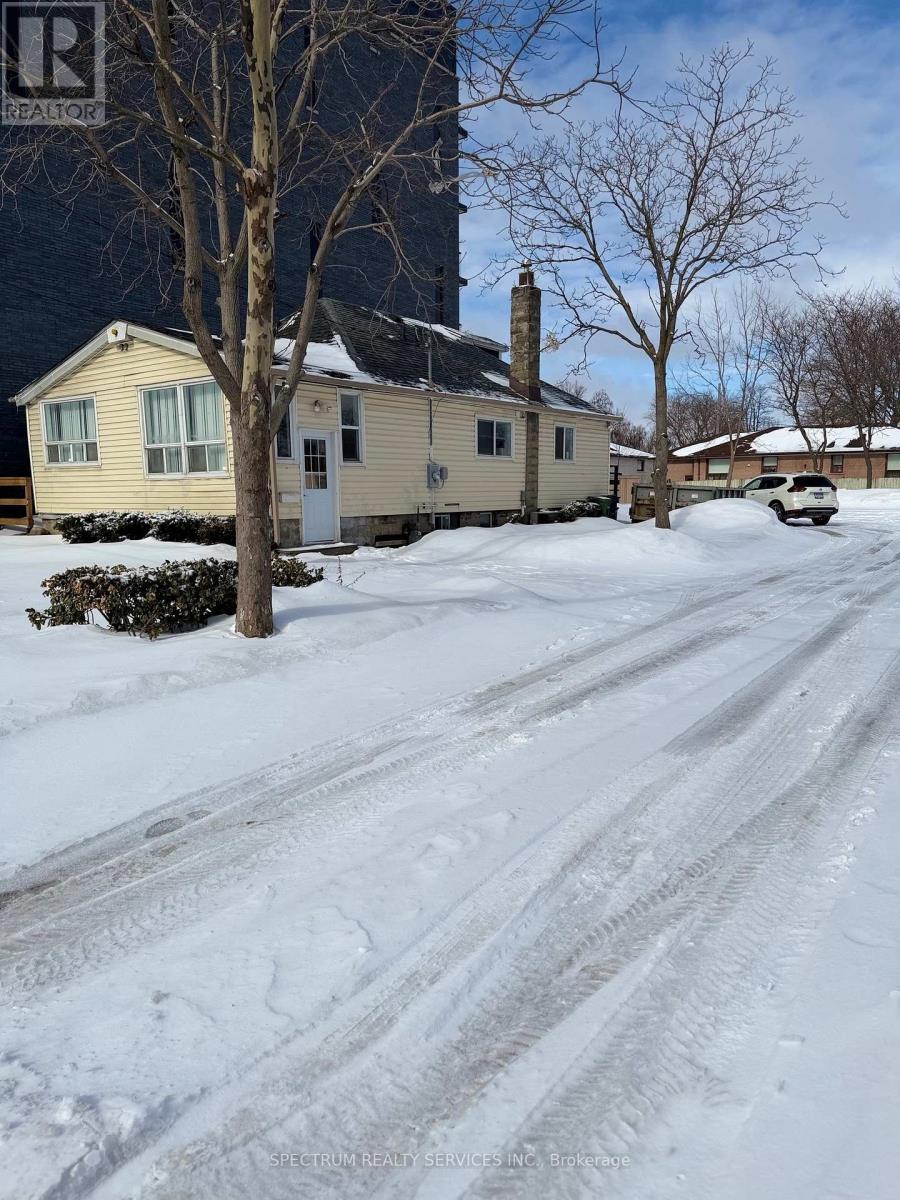 698 SHEPPARD AVENUE W, Toronto, Ontario