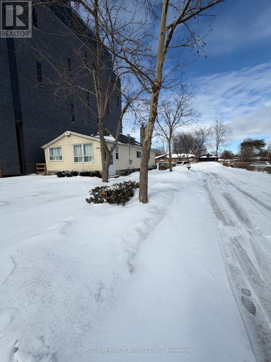 698 Sheppard Avenue W, Toronto, Ontario  M3H 2S6 - Photo 2 - C12839346