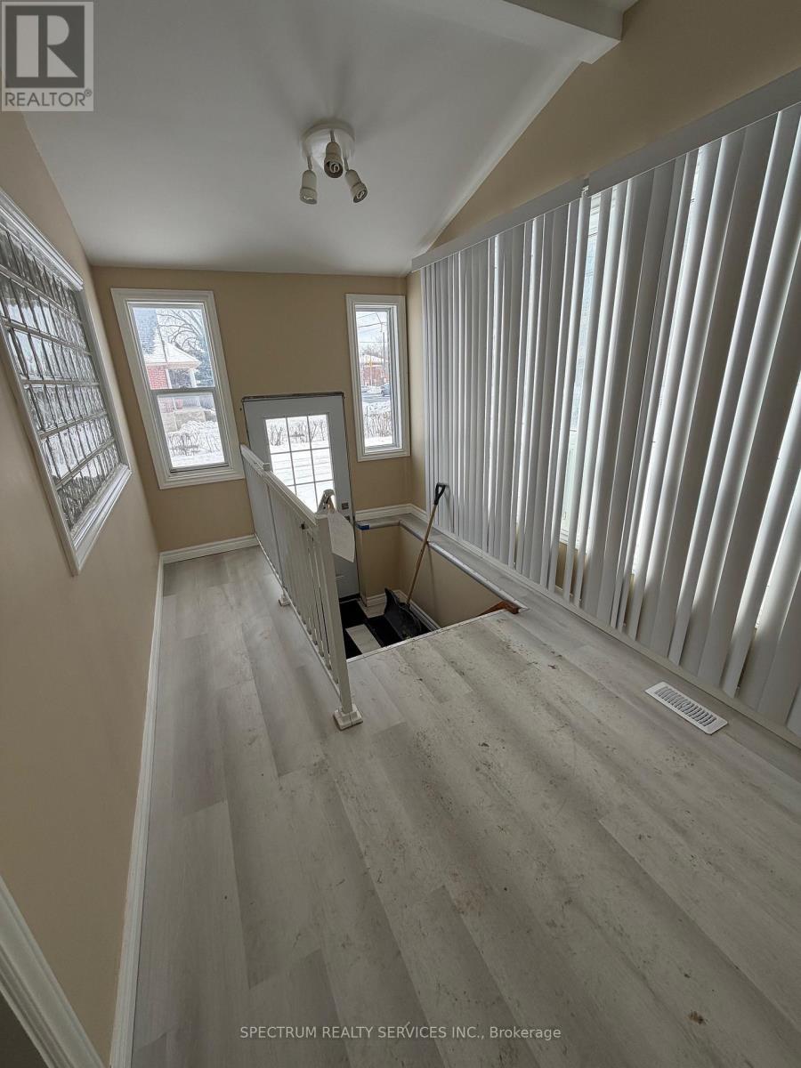 698 Sheppard Avenue W, Toronto, Ontario  M3H 2S6 - Photo 3 - C12839346