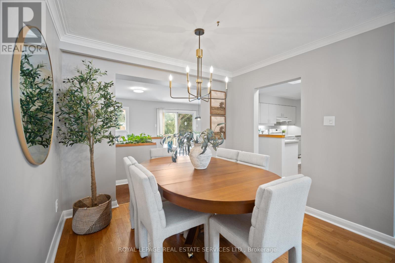 121 Elvaston Drive, Toronto, Ontario  M4A 1N8 - Photo 10 - C12839512